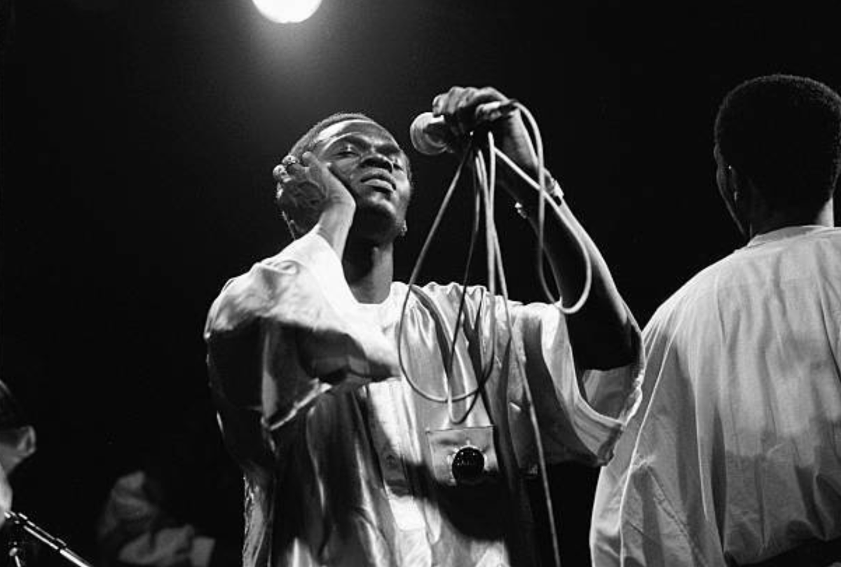 baabamaal's tweet photo. Being Baaba Maal on the move, always making up his beingness. “When I look back there are some pretty interesting things to look at.”
📷 from the late 80s archive
#BMPrevious https://t.co/RdeR5X7W69