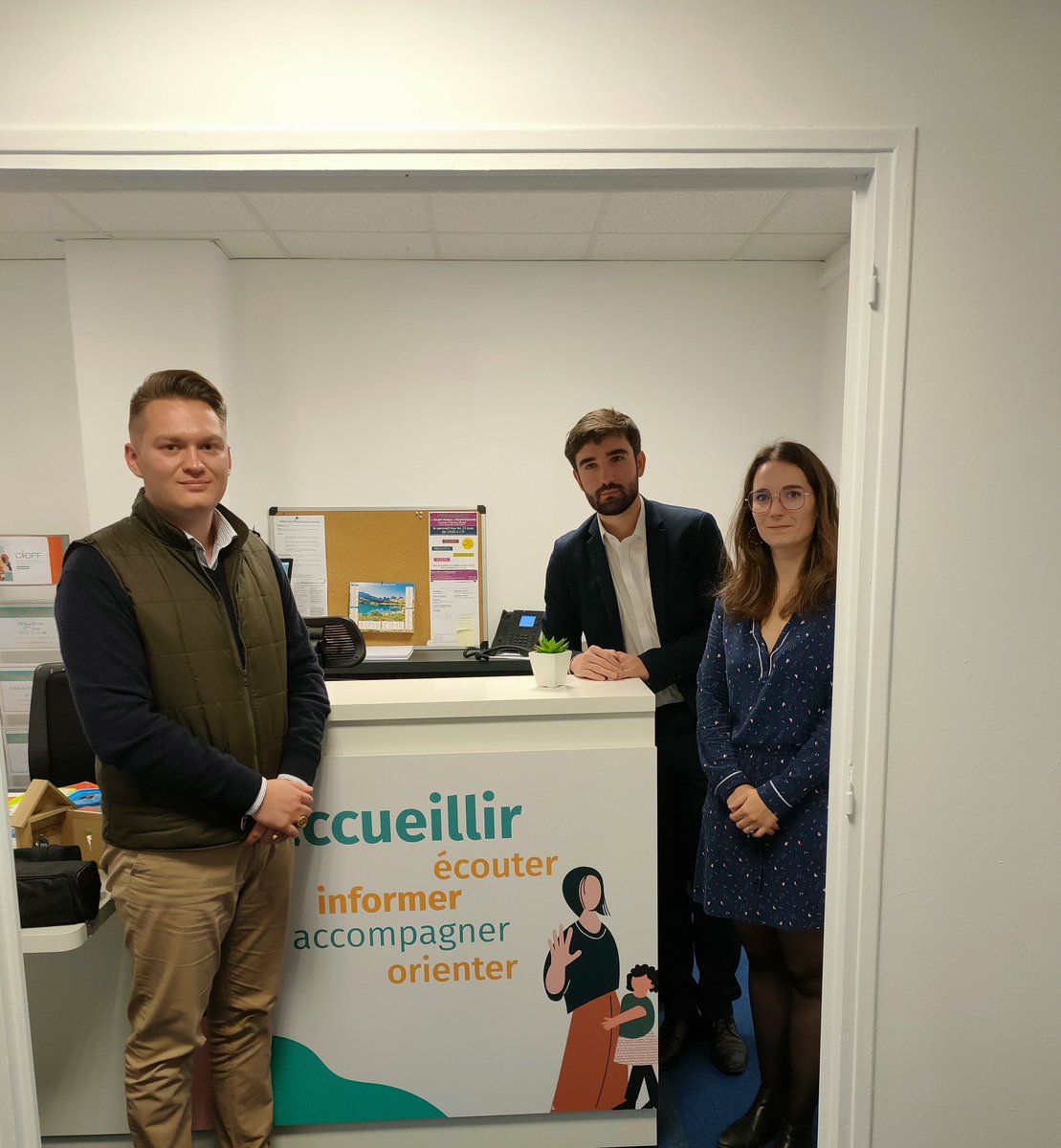 Cidff_Somme's tweet photo. Nous avons été ravis de pouvoir recevoir monsieur le Sénateur CARDON ce matin. Nous avons pu échanger sur la prise en charge locale de l’information au droit, les violences intrafamiliales, l’insertion professionnelle et la santé sexuelle notamment le droit à l’IVG. https://t.co/Jnwduf1G1I