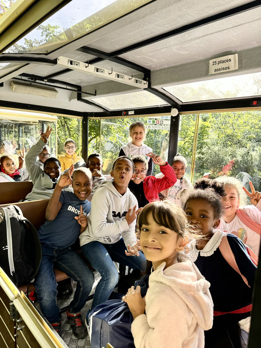 [#FDS2023]
C’est parti pour la Fête de la science <a href="/UnivParisSaclay/">Université Paris-Saclay</a> avec les scolaires qui rejoignent les laboratoires du campus avec le traditionnel petit train 🤗🥳🚞