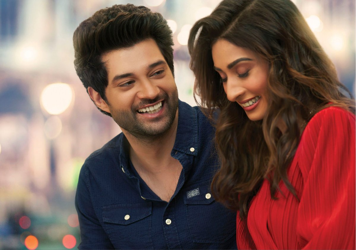 bollywood_life's tweet photo. #Donoreview : Netizens react to #RajveerDeol and #PalomaDhillon’s debut film
Read:
https://t.co/Vo4DonRJq1 https://t.co/kfjagFFUrz