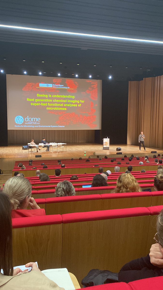SFMicrobiologie's tweet photo. Dernière session plénière de #microbes2023 #sfm parlons de Next Gen chemical imaging ! https://t.co/kEHL4bMU23