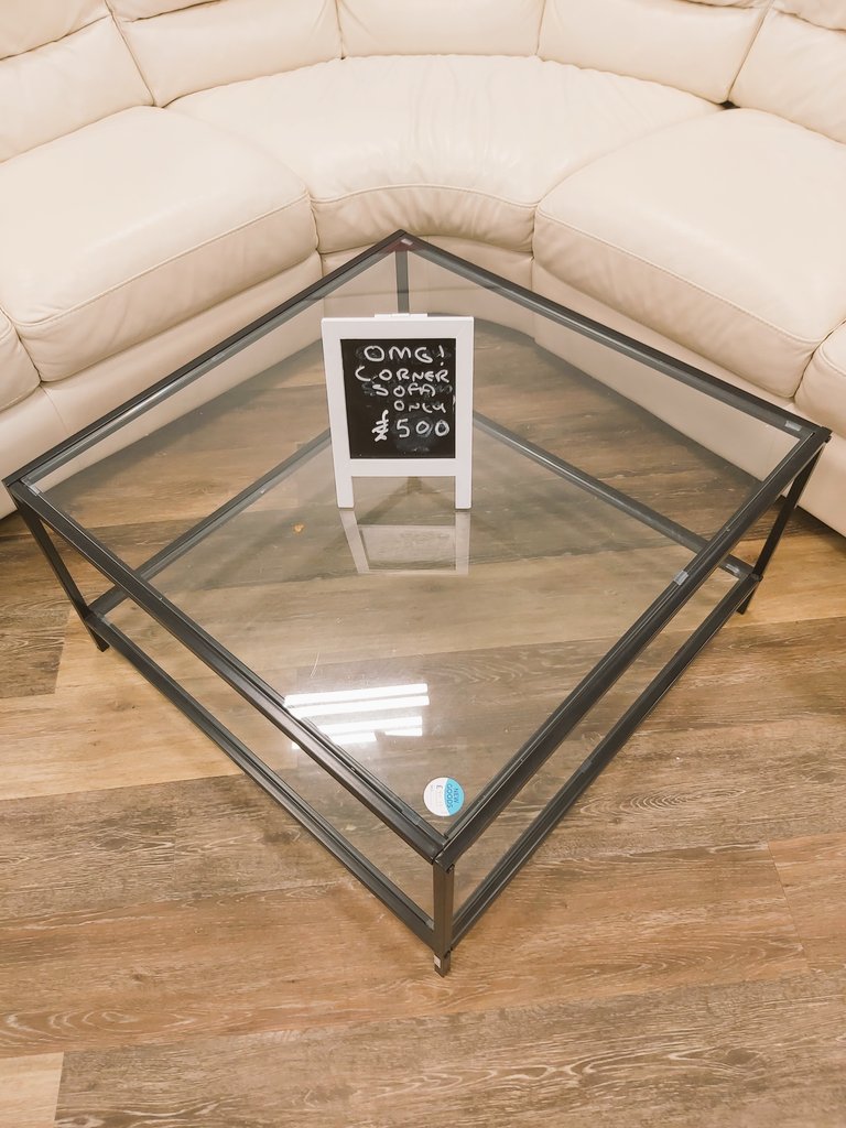 trickstar_123's tweet photo. Wow! look at this corner sofa only £500 🤩 @Swanseasuperstore @CRUKCymru @CR_UK @ShaunaJames111  @Clairesherrattx @SoanesColin great furniture at great prices, helps save lives 😀 https://t.co/P3PwCvZH2t