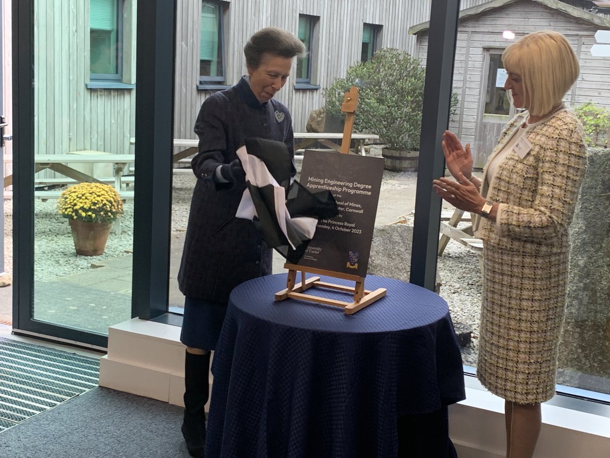 LLCornwall tweet media