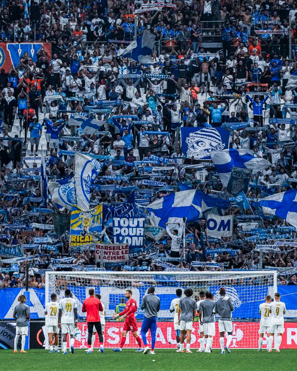 OM_Officiel's tweet photo. 𝗨𝗻 Orange Vélodrome 𝗱𝗲𝘀 𝗴𝗿𝗮𝗻𝗱𝘀 𝘀𝗼𝗶𝗿𝘀 🏟️

Vous étiez 𝟔𝟑𝟒𝟎𝟎 à encourager nos Olympiens hier soir face à Brighton : merci pour votre soutien 👏🗣️ https://t.co/doGPKlMI3E