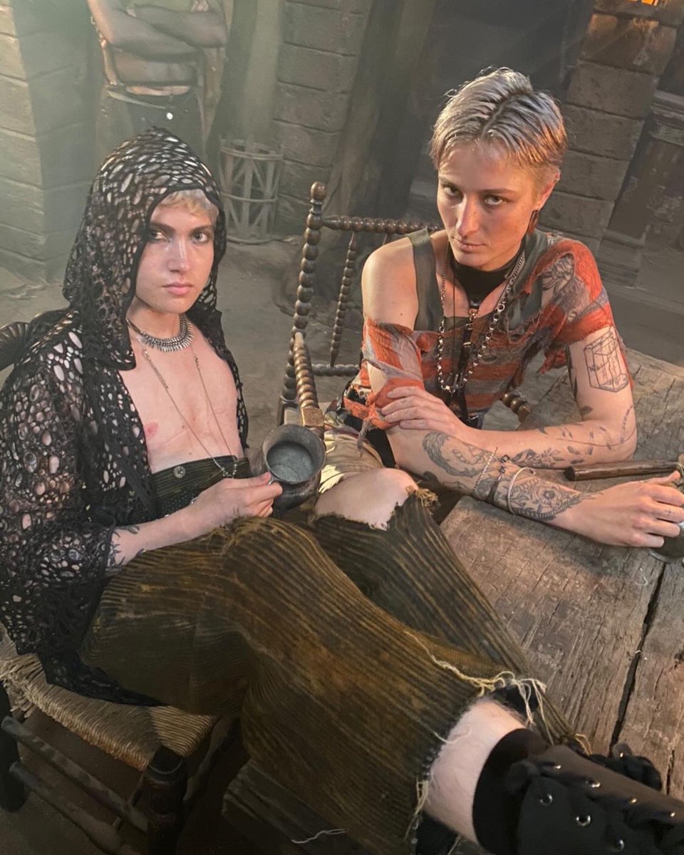 Finn and I were well behaved on set for a show we’re normal about and I can confirm that Leslie Jones gives the best hugs #OFMD2 #ofmd