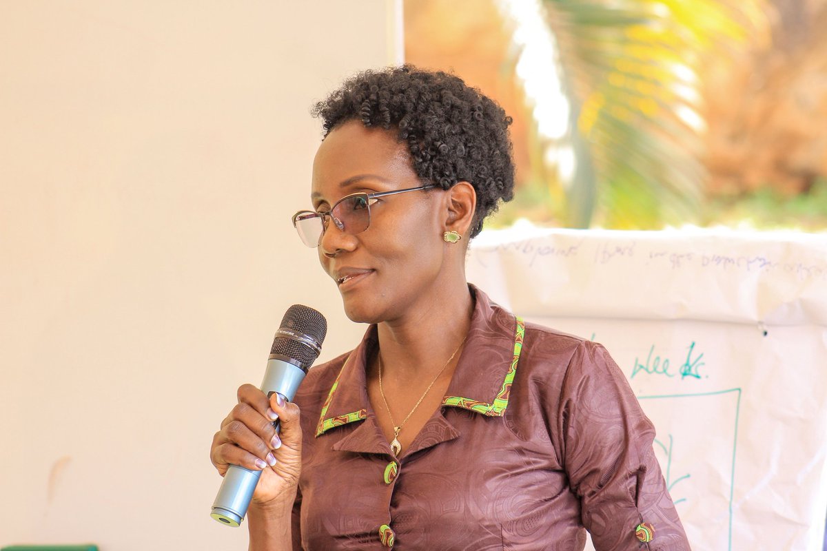 hortifreshffv's tweet photo. Ms. Brendah Kisingiri Agricultural Inspector (exports) in @MAAIF_Uganda availed to farmers and exporters that the Republic of China ��🇳 has opened doors for the exportation of dried chili from Uganda, a wonderful opportunity for the sector.
@Swisscontact @CroplifeUganda https://t.co/9QV6HBwsD2
