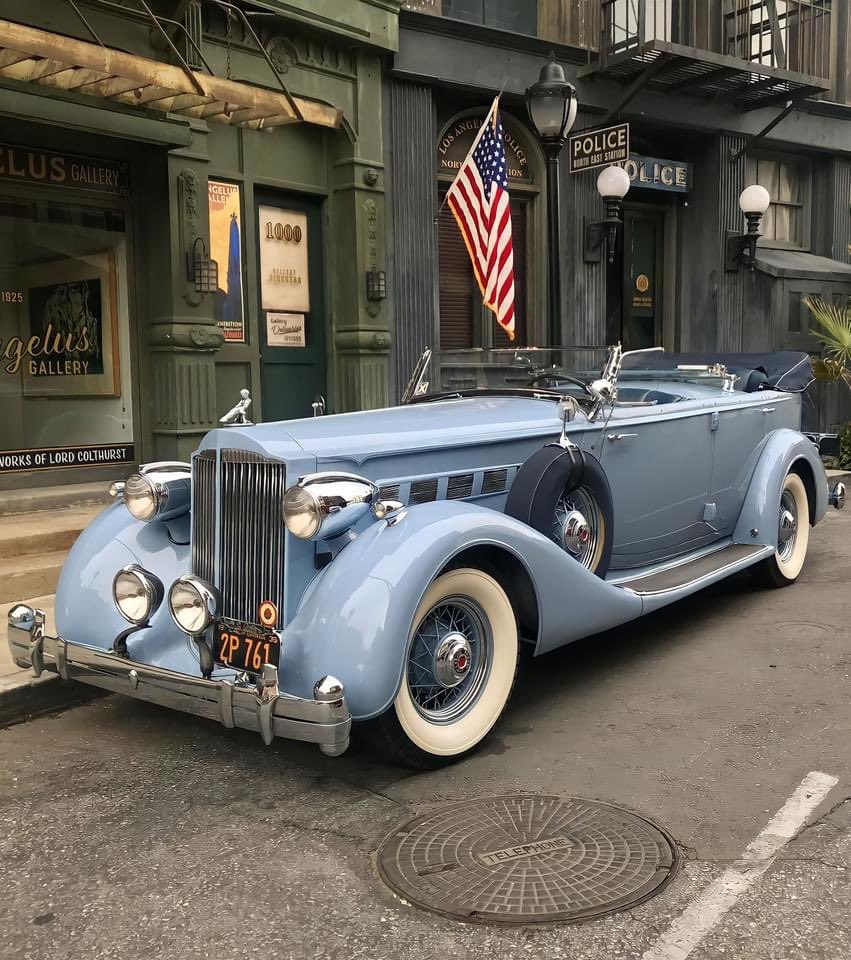 1935 Packard Super 8 Dual Cowl Phaeton par Dietrich.