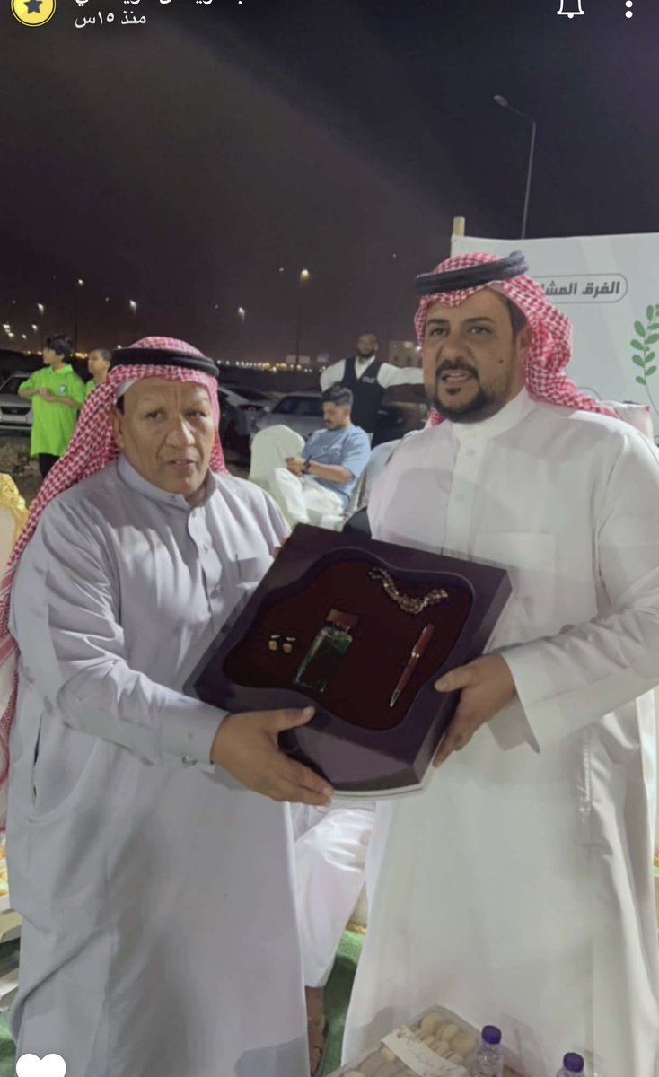 تكريم الأستاذ صالح مهدي من قبل رئيس فريق النسيم ابو ماجد في بطولة الوطن ١٢ ..