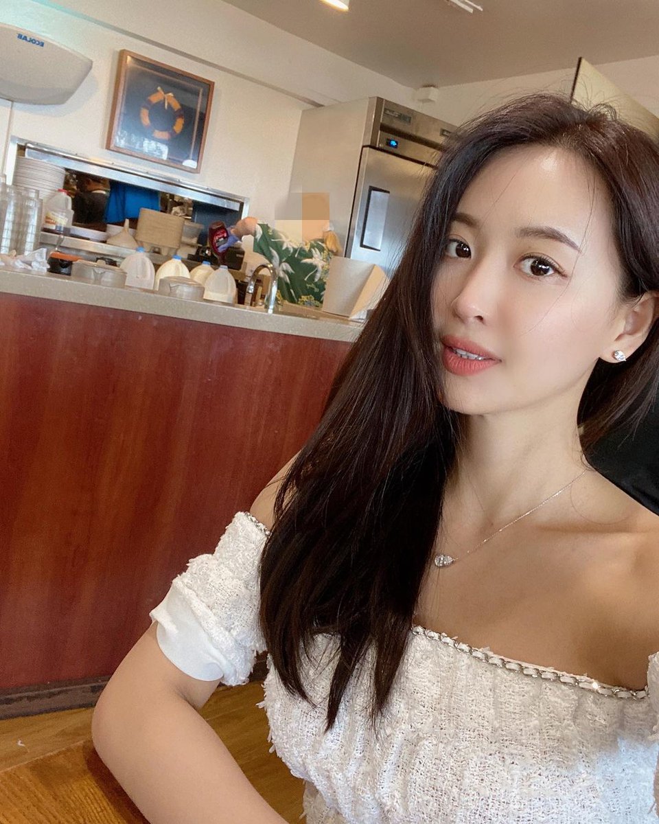 Love, sometimes, is a sinking thing, and the so-called reason and determination are nothing but ridiculous words of self-congratulation.