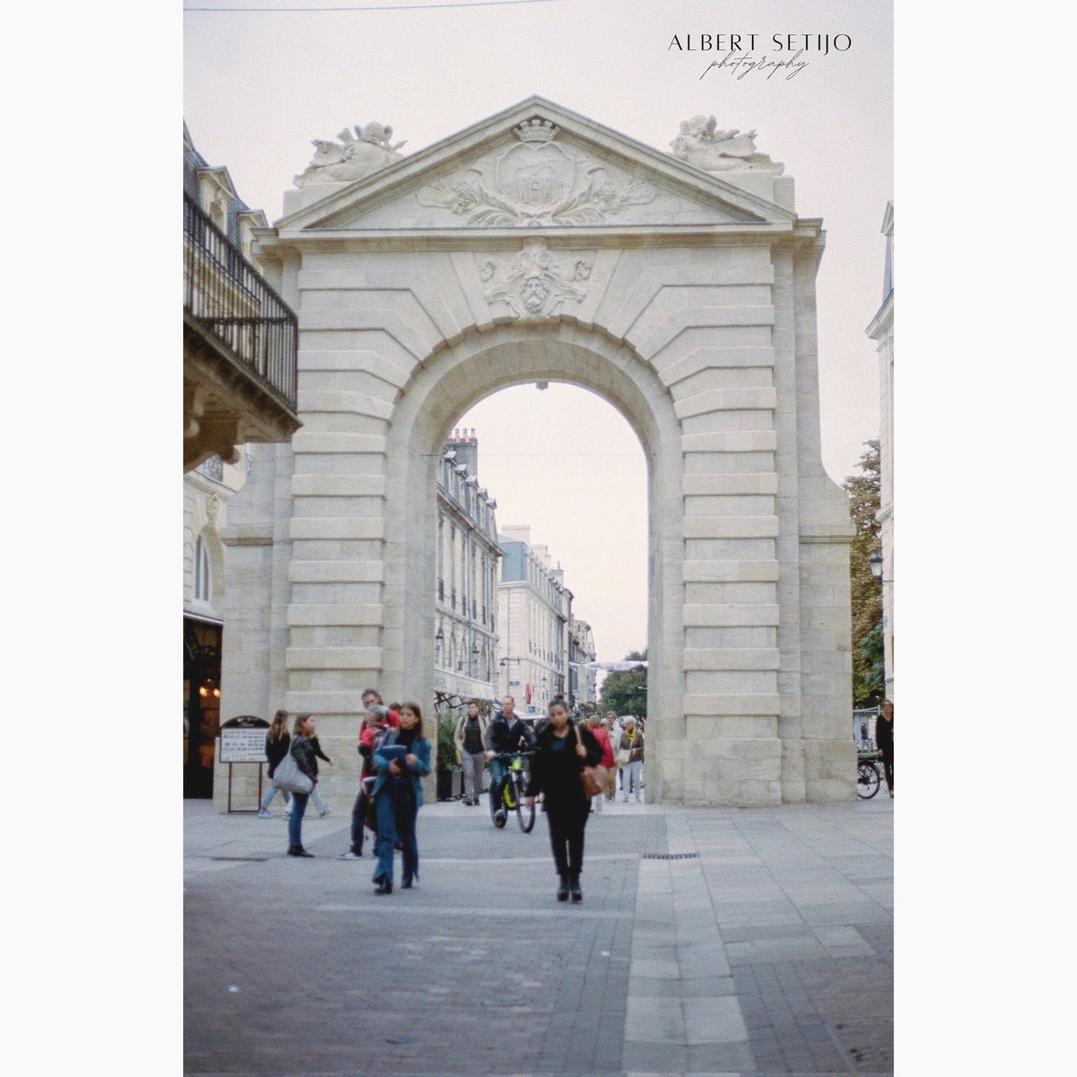 albert_setijo's tweet photo. Just love taking pics of beautiful gates 📷...
.
.
.
🎞 Kodak Portra 400
#analogphotography #analogfilm #analog #bordeaux #france #travel #holiday #setijophotography #photooftheday #canon #canonae1 #kodak #europe #tourist #shotoftheday #trending #french #streetphotography https://t.co/ocWCAId3dn
