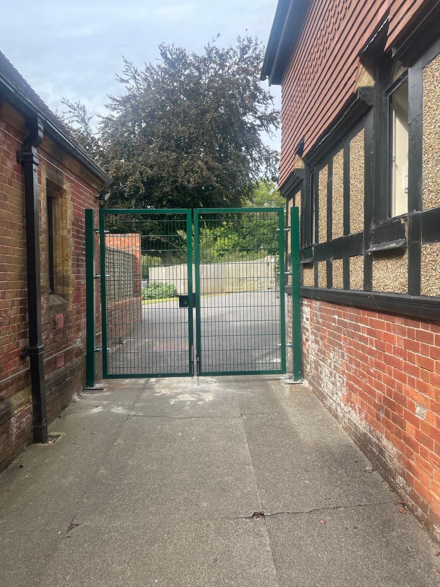Check out these recent photos of our #meshfencing and gates around a #tennis court!

Mesh Security Fencing provides extra #protection without compromising on the area's aesthetics.

For more information or to order today, visit firstfence.co.uk/mesh-fencing
#happyfriday #sportsfencing