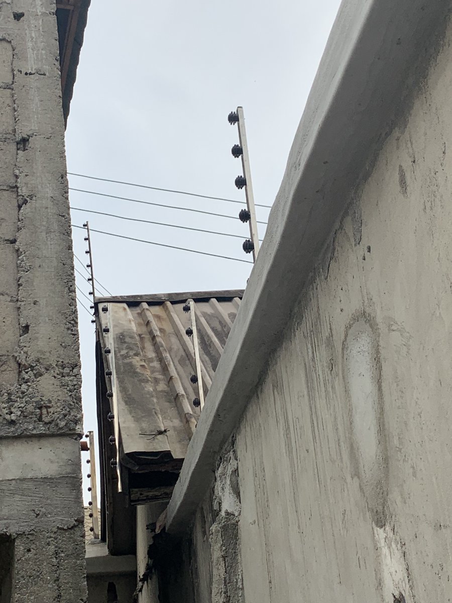 OfficialSplashx's tweet photo. Some days Iโm a Designer, other days Iโm on site as an Electric Fence installer and some other days Iโm at school or at the farm
I choose to do multiple legal jobs so I donโt stay idle
Get and learn a skill or handwork today, it will pay tomorrow #electricfence #perimeterfence https://t.co/ktSsCiX8Eo