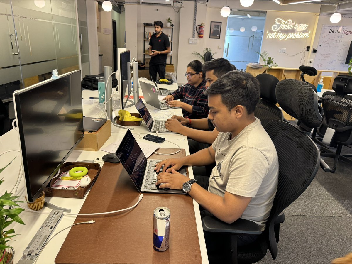 vedantm_'s tweet photo. 5 absolutely talented teams at @vidyoai are hacking out AI growth and retention features tonight in HSR!

We would love to invite you to the late night DEMO at 11PM ✌️

Beers and food on the house, DM for info and a chance to meet the team https://t.co/ZuGwG8arQI