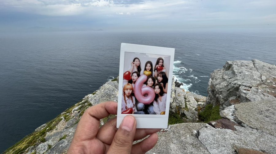 stanastro1602's tweet photo. Cape of Good Hope with the girls! Absolutely breathe taking!!❤️💛 Happy Birthday #LUA!! 🎂 @WekiMeki 

#위키미키 #WEKIMEKI #LUA #루아 #HAPPYLUADAY #CapeTown https://t.co/fJ5qLARzSO
