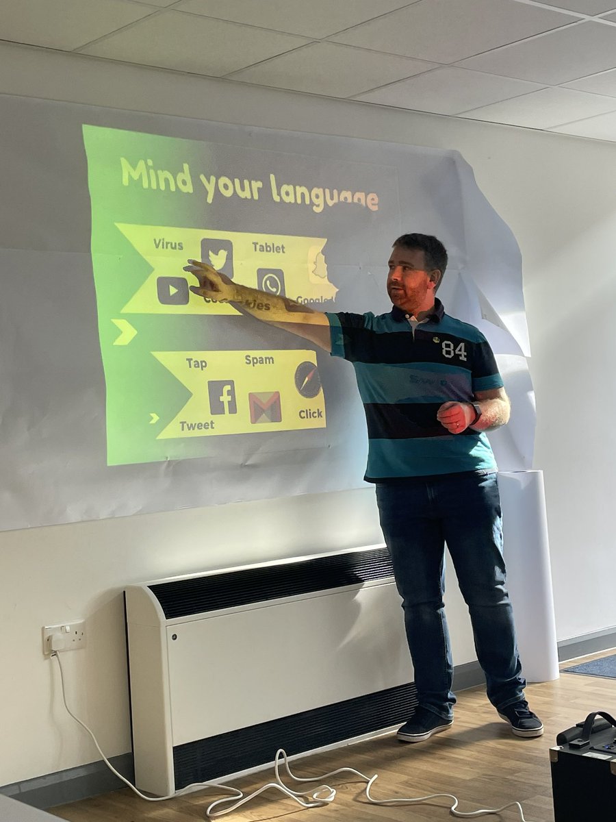 Linzi_DCW's tweet photo. Wonderful to have @BorrasPark &amp; @rofftschool  come together today for a #DigitalHeroes session with @DC_Wales The children are learning how to support older people to use technology safely, with trainers @EmaDCW  &amp; @MikeOHaraDCW https://t.co/aXEib0JlUJ