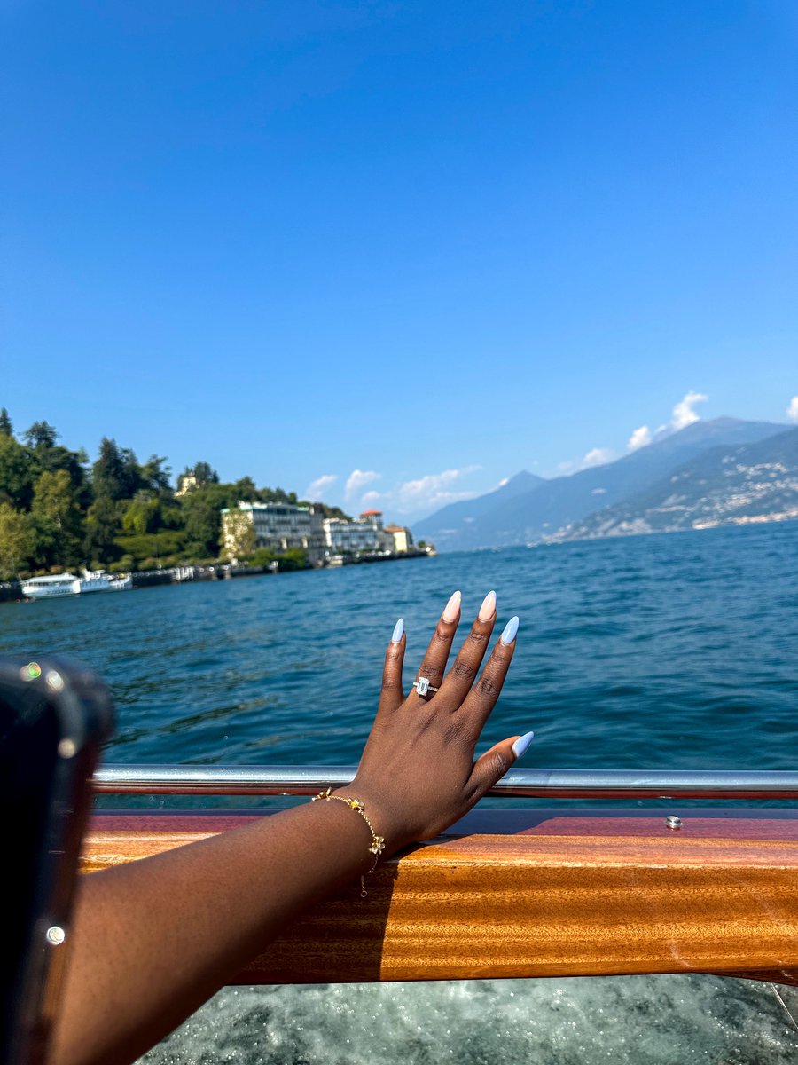 Ifeoluwa__love's tweet image. Status Update: FIANCÉE 💍🇮🇹