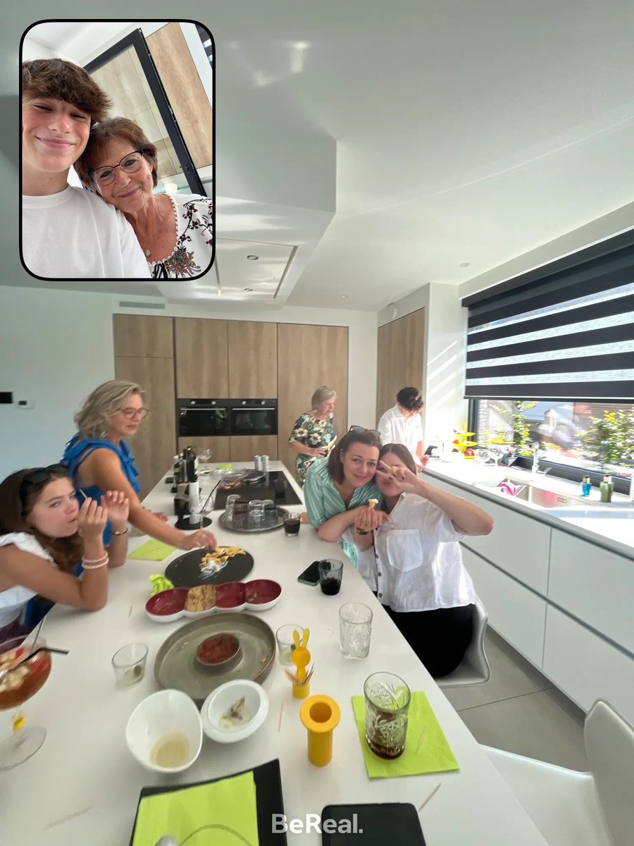 bleyblade1623's tweet photo. Alles voor gratis vakantie🙏 #RealestPersonOnEarth https://t.co/r8smakxn4C