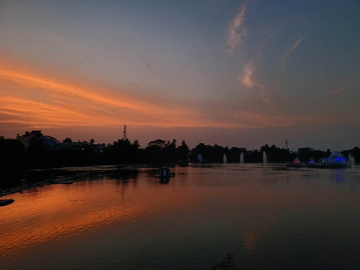suchisi23's tweet photo. #NatureBeauty #sunset #oldtown #Bhubaneswar #Odisha #india https://t.co/Q5M6TYhool