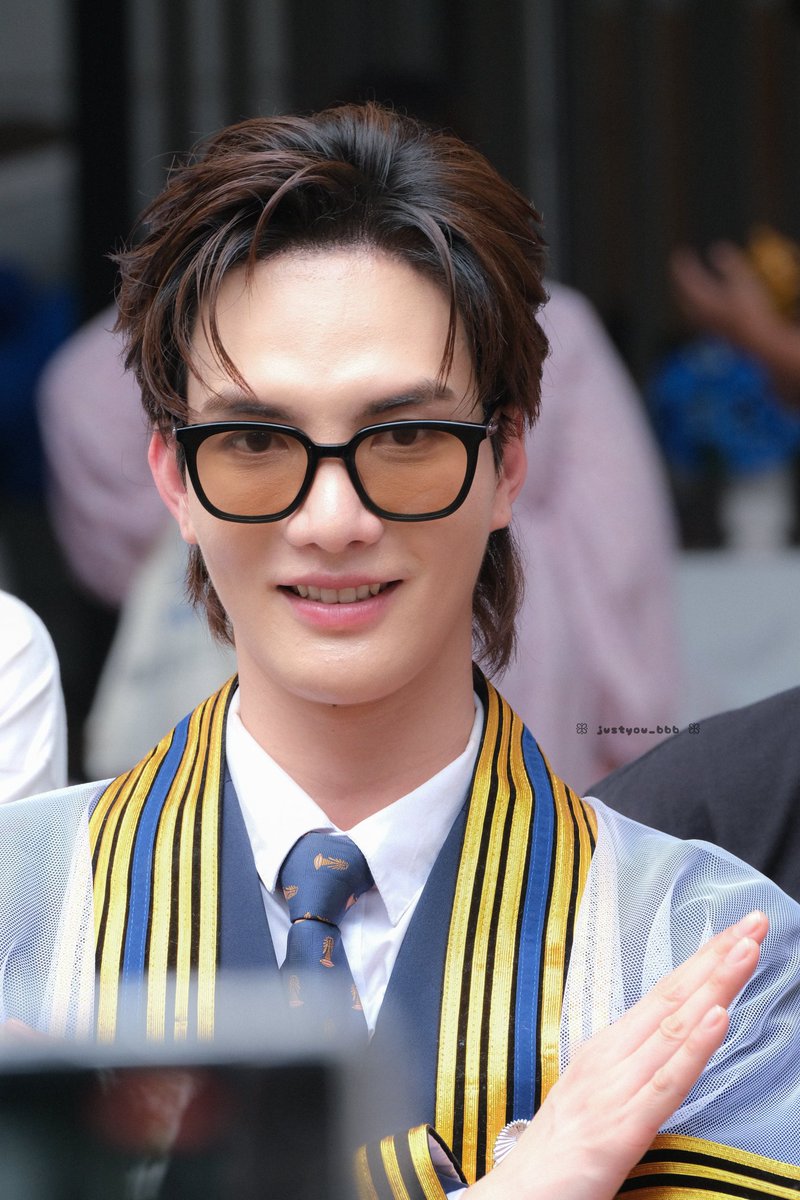 justyou_bbb's tweet photo. ปิ๊วๆๆ 🥰🥰
#TongGraduate #tongthk
@tongthk https://t.co/OU0N3LmBmJ