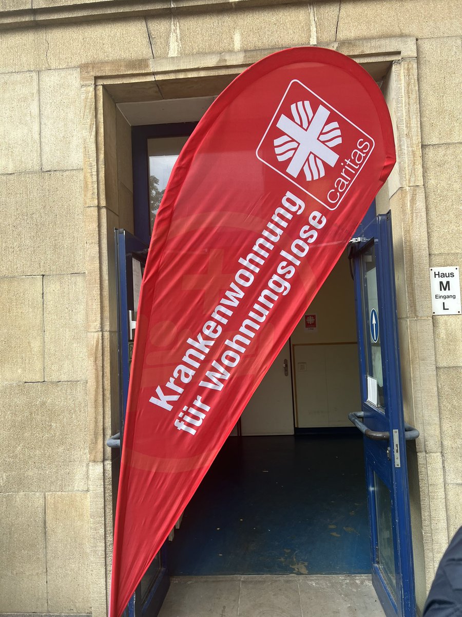 Heute morgen guter Austausch beim runden Tisch zur medizinischen Versorgung wohnungsloser Menschen in Berlin.

Die Kürzungen bei der Krankenwohnung für Obdachlose & der Straßenambulanz am Zoo sind dank vieler Proteste abgewendet!💶

Es bleibt aber noch viel zu tun für eine 1/2