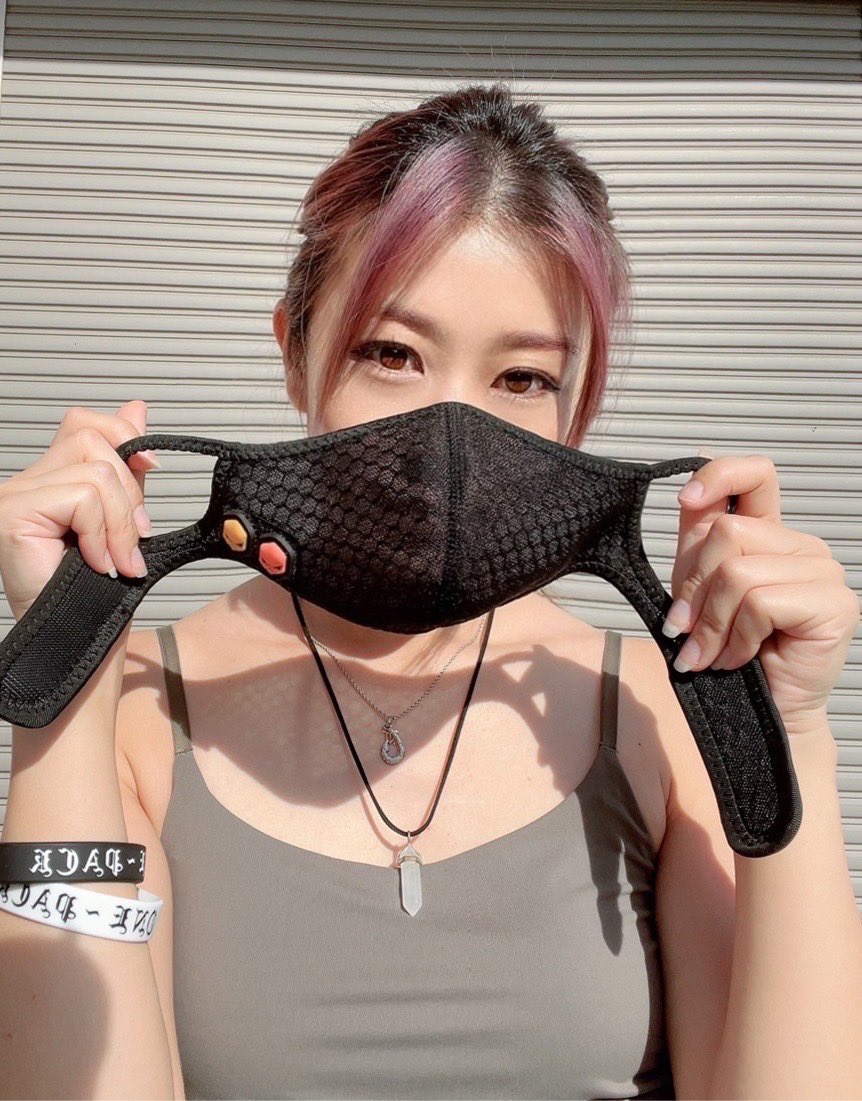 material_custom's tweet photo. New!![Great Comfortable Mask]販売開始のお知らせ。

この度日本人の骨格によりフィットするLサイズと、女性用サイズのSサイズが完成致しました！

Lサイズ、Sサイズ共にフィット感にこだわり何度も作り直し↓↓↓

@shelliemay591
#TEMPTALia   #SPECTALia #MaterialCustom #GreatComfortableMask https://t.co/xjLeANjvIH