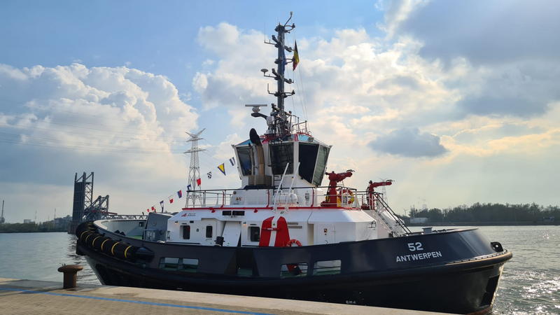 PortofAntBruges's tweet photo. We breiden onze vloot uit met 6 nieuwe #sleepboten! Vijf zijn RSD diesel aangedreven sleepboten en zullen bestaande sleepboten vervangen. De zesde is de RSD-E: een volledig elektrische sleepboot én een Europese primeur door @Damen.
Lees meer op https://t.co/f084koZjpm. https://t.co/iSfwRnWSik