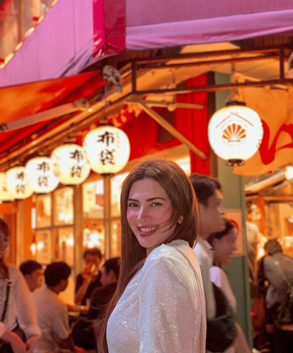 Naimal Khawar looks absolutely gorgeous vacationing in Tokyo.🗼🇹🇰 

#naimalkhawar #pakistanicelebrities #pakistanidramacelebrities