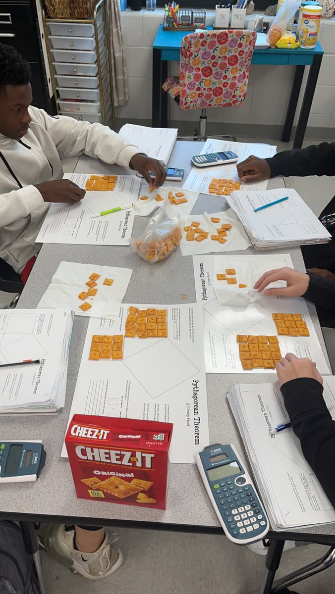 Mrs. Taylor tweet media