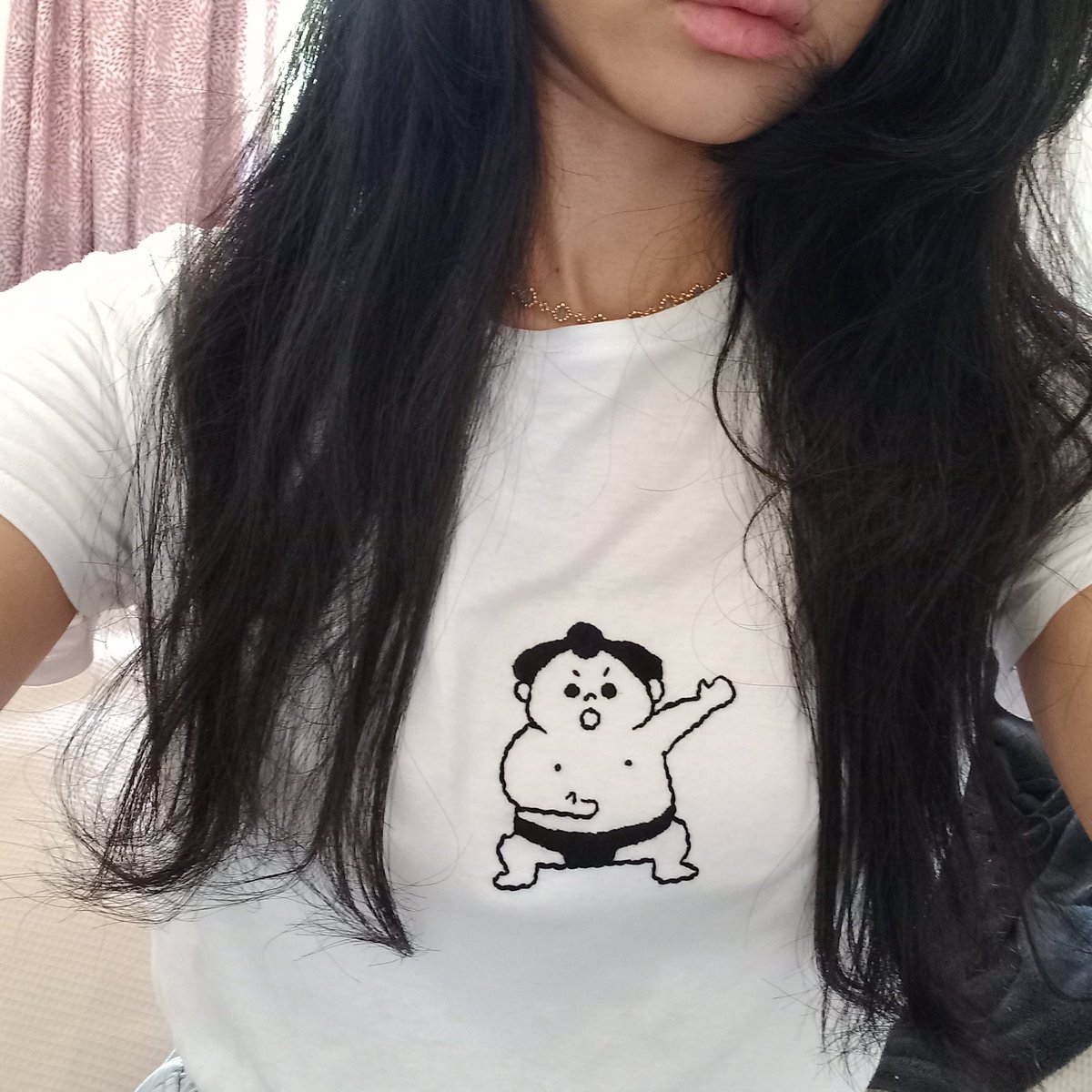 poponyamada's tweet photo. この前日本帰ったときにこの刺繍したTシャツ着て帰ったら姉から
「あんたダサすぎ🤣」って言われて、
「えー。せっかく刺繍したのにー😂」っ返したら
「し、刺繍したん！？😳」ってびっくりされた🤣🤣
あえてのお相撲さん🤣🤣

#ハンドメイド
#お相撲さん
#姉は辛口 https://t.co/xmrZ5YBLgL