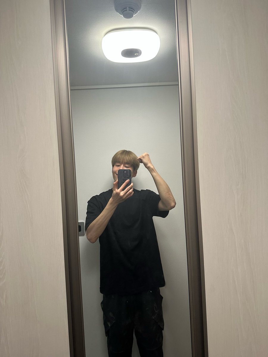 seungwoo files 📂 tweet media