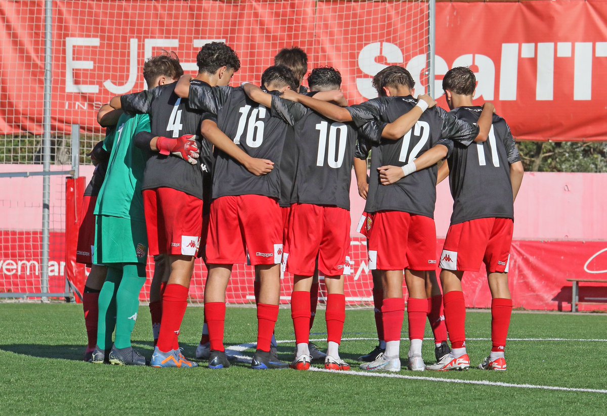 Cemanresa1906's tweet photo. 🍍⚽️

#FutbolBaseCEM
#Seguim https://t.co/6PBysFiaZd