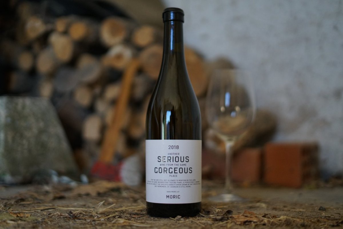 Another Serious Wine from the same Gorgeous Place. Un desafío. Grüner Veltliner fantásticamente atípico más cerca de Borgoña que de Austria. 
🍇 wine-merchant.com/Moric
#moric #weingutmoric #moricwinery #burgenland #austria #grunerveltliner #vino #winelover #wine #winemerchant
