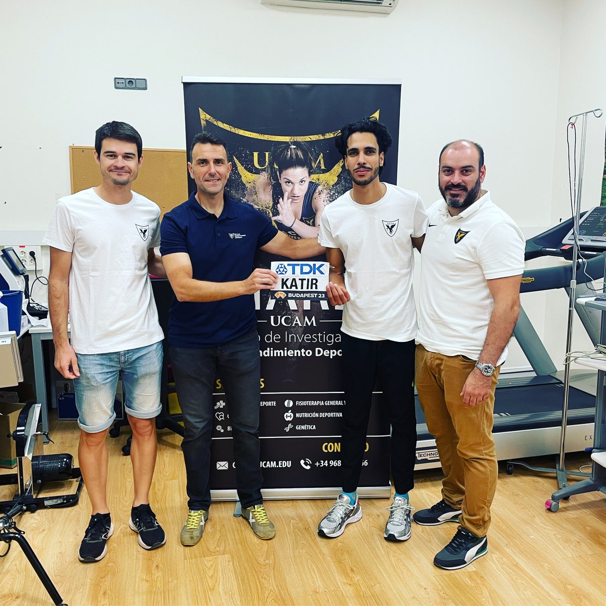 Primeras evaluaciones del atleta  internacional @atletismoRFEA @mo_katir  en el @UCAM_CIARD @UCAM.

Muchas gracias por el dorsal del Campeonato de Mundo de @wabudapest23, donde ganó la 🥈 el 5000m.

🎯 @Paris2024