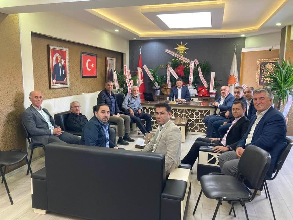 ak_erbaa's tweet photo. Hayrlı olsun ziyaretlerinde bulunan partimizin temel taşlarını oluşturan değerli üyelerimiz hayrlı olsun ziyaretlerinde bulundular. Kendilerine nazik ziyaretleri için teşekkürler. https://t.co/fCzua1xHGy
