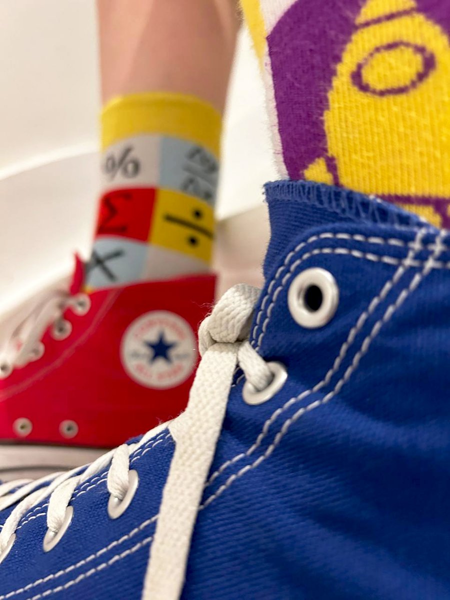 socksnerdy's tweet image. Ik draag zelf graag twee verschillende sokken en het liefst ook verschillende schoenen. Mensen vragen me vaak: "Waarom heb je twee verschillende sokken of schoenen aan?" Mijn antwoord? "Waarom draag jij twee dezelfde?"
#differentsocks #socks #sokken #kleuren #colors #Haarlem