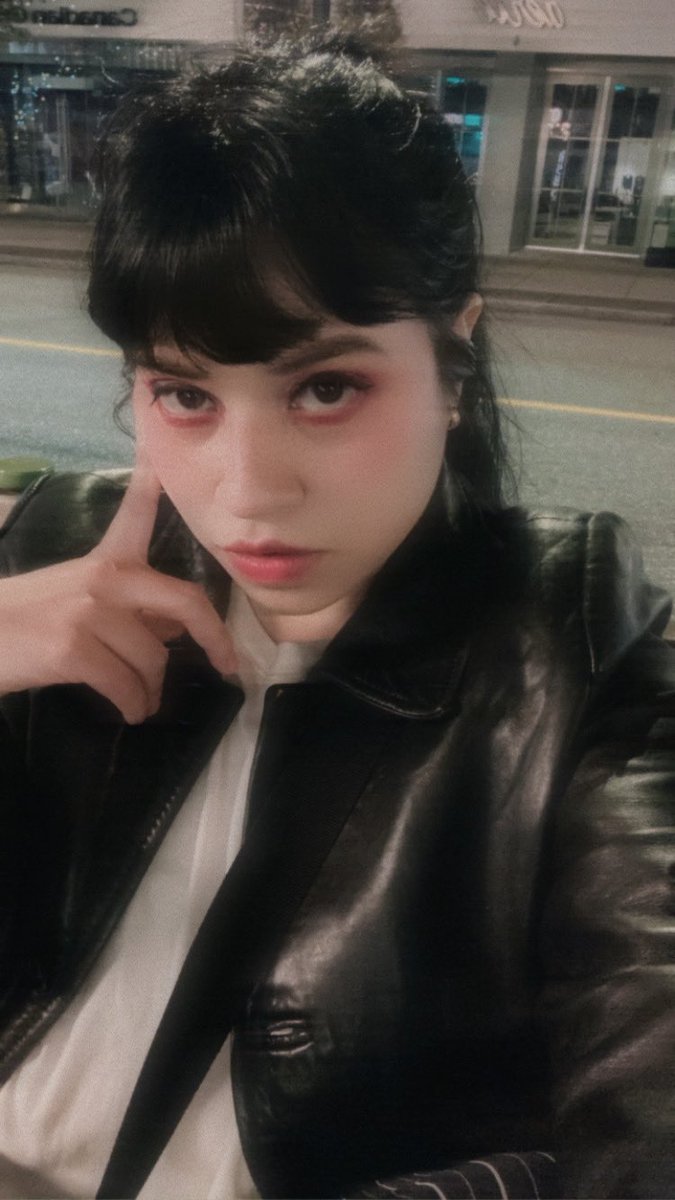 cotylovezu's tweet photo. I’m with me ⚡️🎀✨🍓🧃⛓️ https://t.co/vJ6nefmr4P