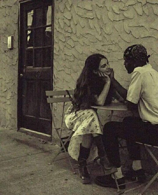 BarristerEliza's tweet photo. تم کو فرصت اگر ہو سننے کی
کرنے والی ہـــــــــزار باتیں ہیں
عبـــدالحمیـد عـــدم https://t.co/Bsxk06TrKl