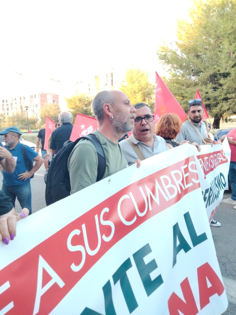Ayer en Granada nos manifestamos por la solidaridad, la igualdad y la paz. Otra Europa es posible.