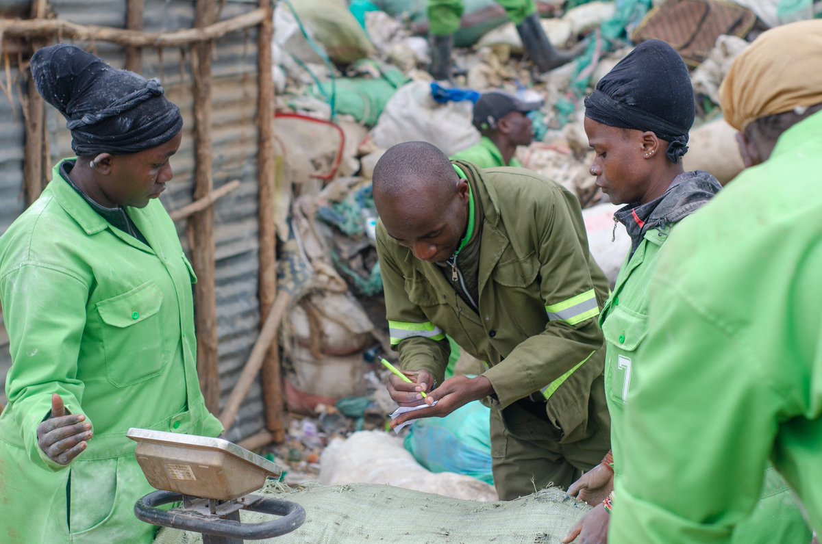 The math is mathing !

Weighing #plastic waste collected from Rivers at the end of the week.

#impact #cleanrivers #cleanoceans 

<a href="/UCSBenioffOcean/">Benioff Ocean Science Laboratory</a>
