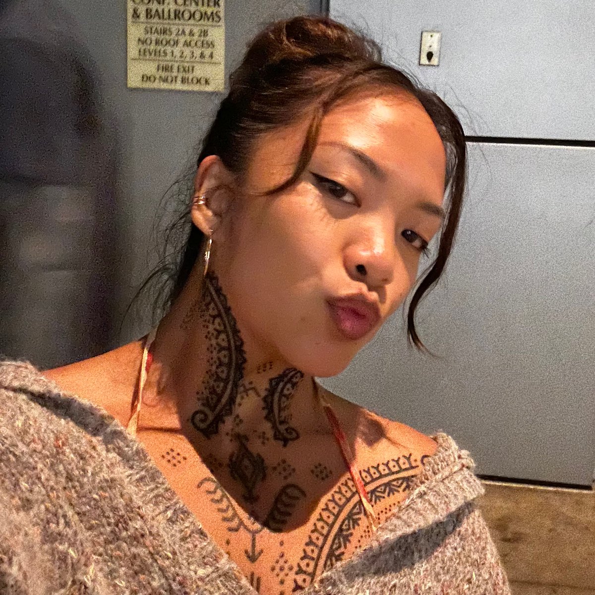 emceeklassy's tweet photo. I’m back bitches 💖 https://t.co/3Zy3y0KkNz