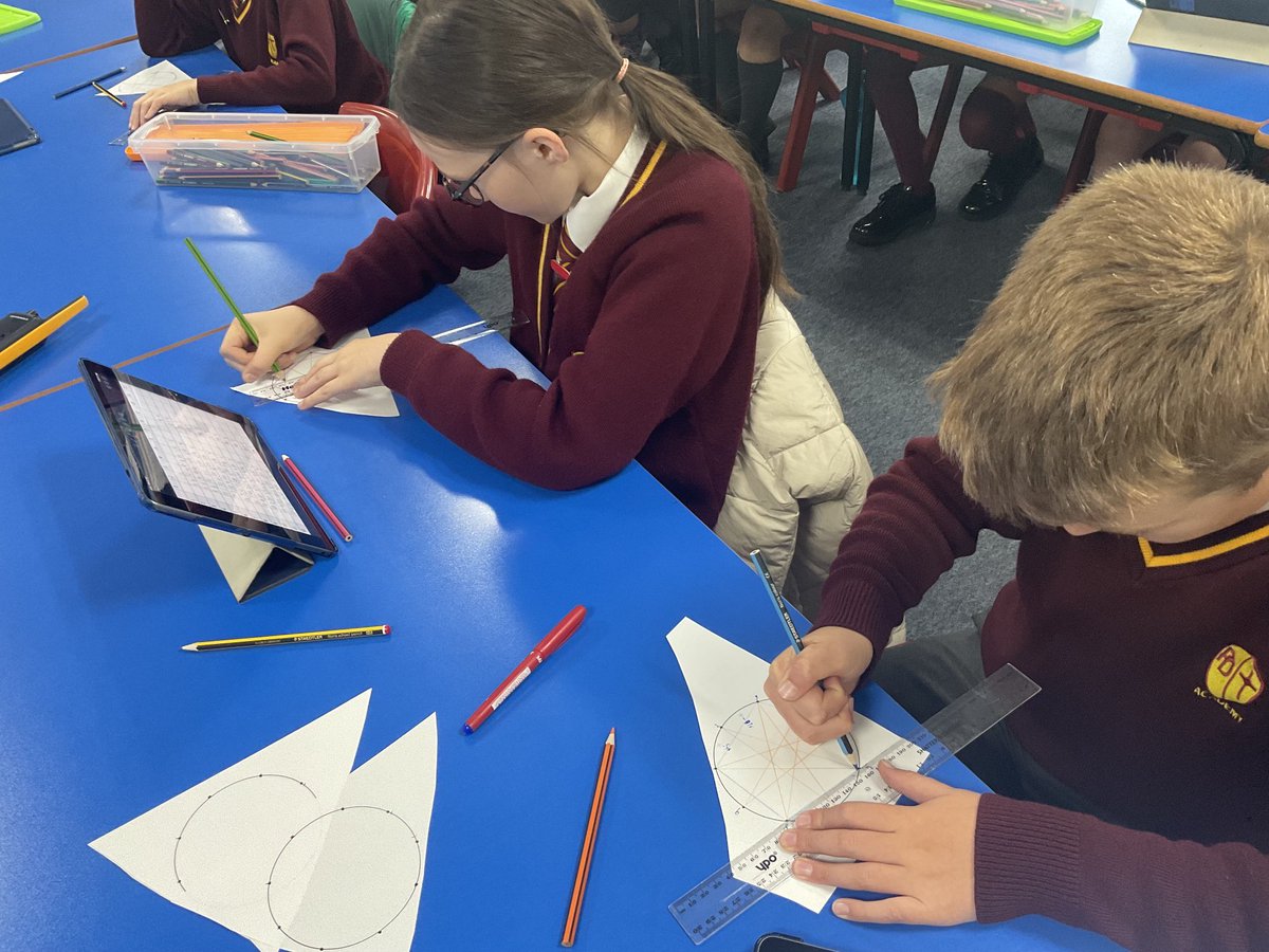 PDA_Y6's tweet image. Digital Roots in #PDAmaths. One of my favourite lessons - making numbers visual. Love it! 🚀