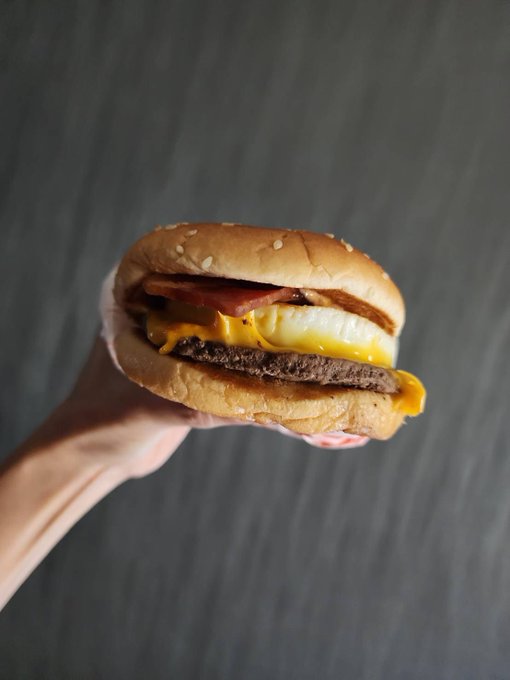 9月忙しくて全然食べれなかった月見 チーズとすき焼きまとめて~ https://t.co/HlL5faKy1z