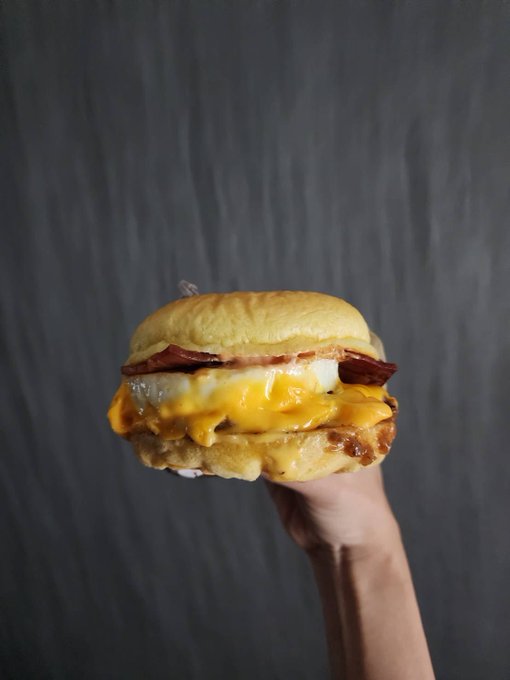 9月忙しくて全然食べれなかった月見 チーズとすき焼きまとめて~ https://t.co/HlL5faKy1z