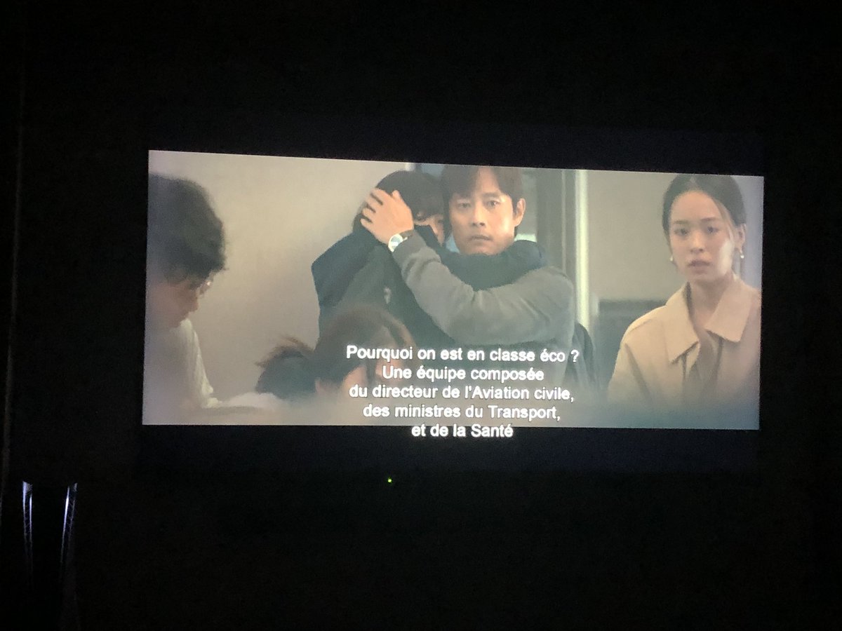 HKerroc's tweet photo. @ArpSelection souvenirs émus de mon visionnage de cette semaine, votre édition de « Défense d’atterrir » avec des sous-titres dignes d’un fansub qui découvre l’outil de sous-titrage. https://t.co/RFdYTrtUCh