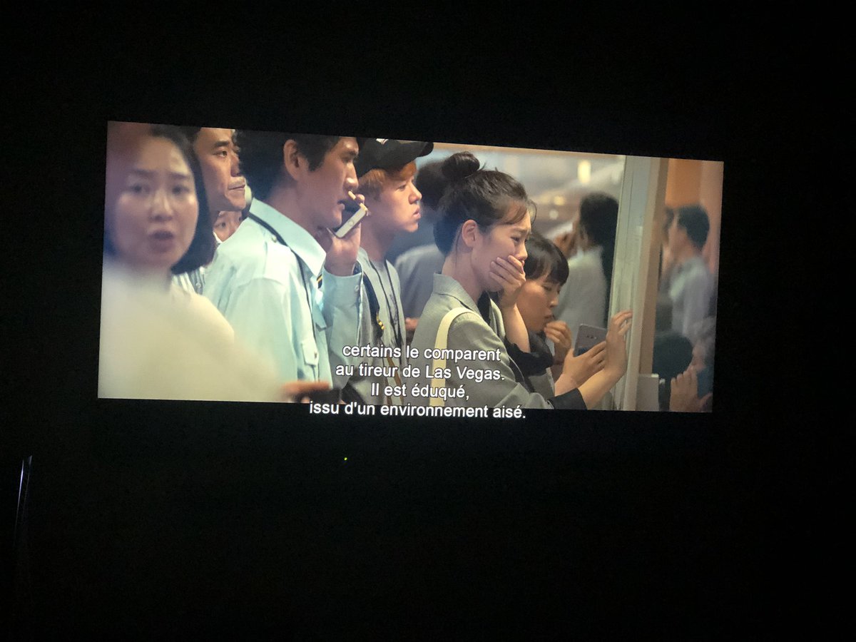 HKerroc's tweet photo. @ArpSelection souvenirs émus de mon visionnage de cette semaine, votre édition de « Défense d’atterrir » avec des sous-titres dignes d’un fansub qui découvre l’outil de sous-titrage. https://t.co/RFdYTrtUCh