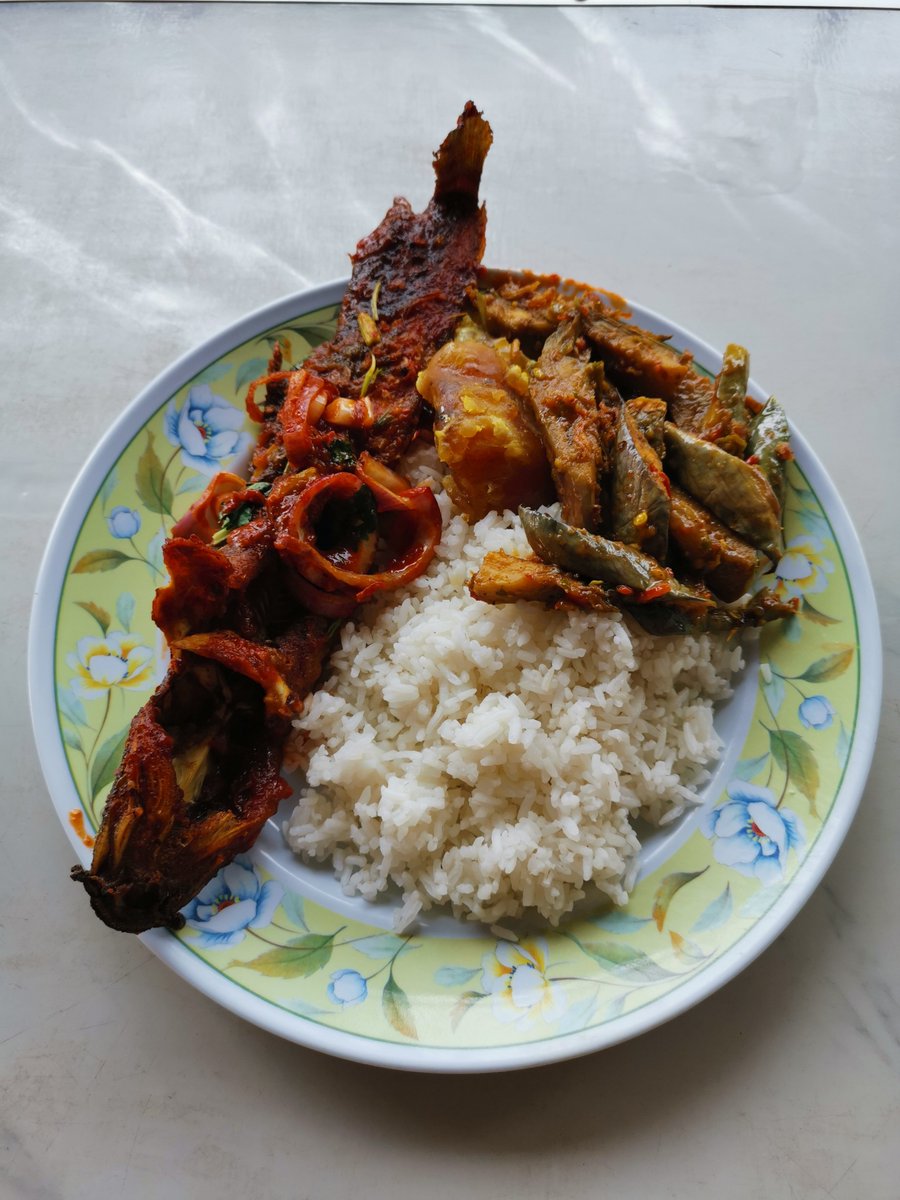 Cikgu_Anep's tweet photo. Sesungguhnya manusia yang tak makan ikan keli adalah manusia yang berada dalam kerugian😌

Kenapa korang tak makan ikan keli? https://t.co/YpwnIluJQi