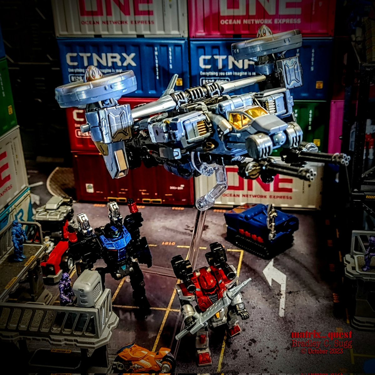 BradleyCSugg's tweet photo. - "I'm taking the Val Hound onboard the Garuda to our forward outpost. Dia-Naut, you're in command here until I return."

A base commander takes out the #Diaclone: #TacticalMover - #GarudaVersaulter <#GyrolifterUnit> in Machine Mode.

#ダイアクロン #One60ScaleWorld #matrix_quest https://t.co/1gDXyP74UB