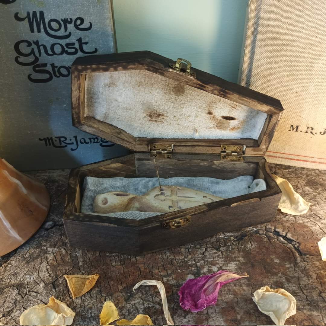 New spooky things that might just possibly go bump in the night and that I have loved making with my very own hands here in deepest darkest Dorset are now available in my little Etsy shop:

rocktroll.co.uk