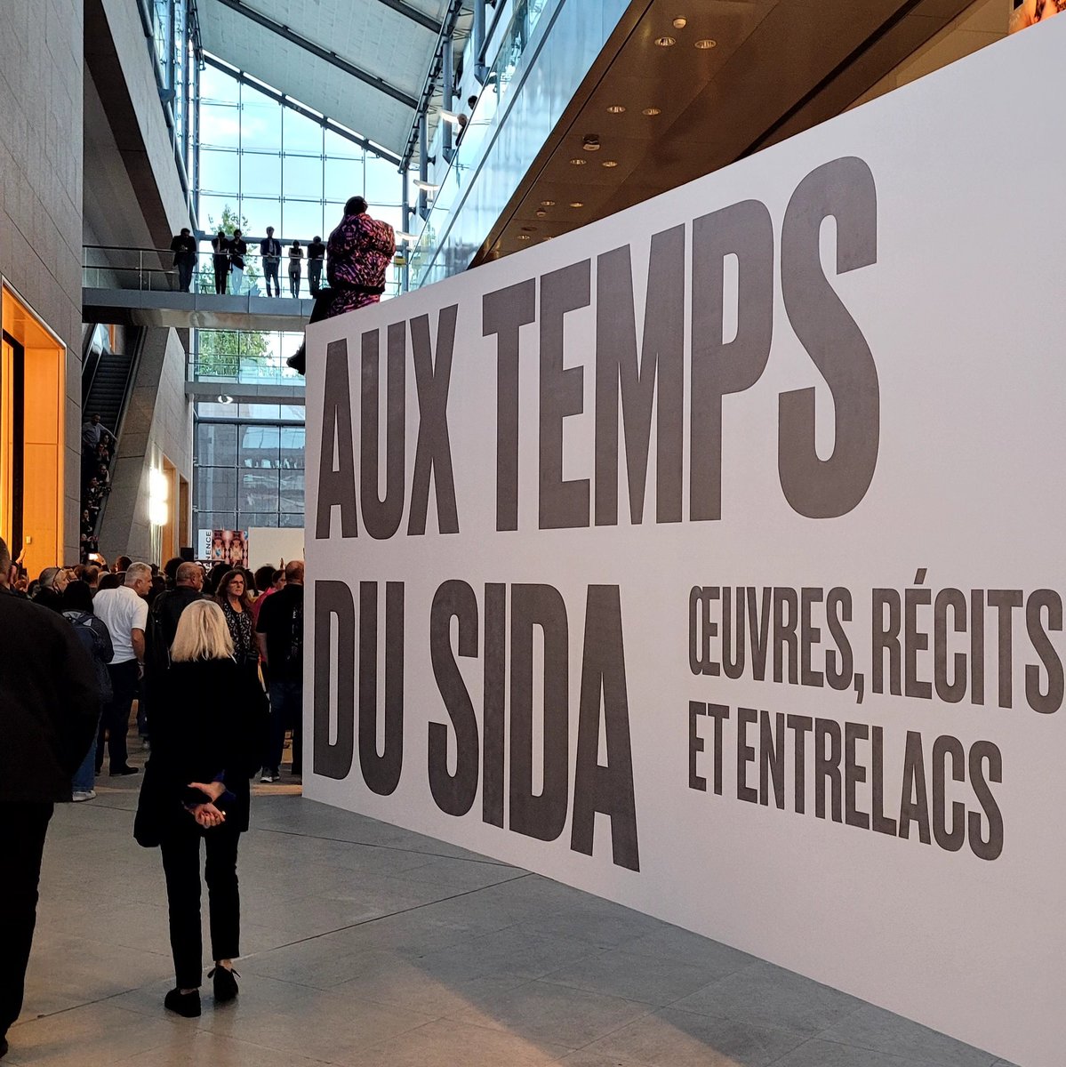 Waggis1's tweet photo. "Aux temps du Sida" exposition sombre et brillante au #MAMCS. On les a traversés, en consultations de dépistage et de prévention. 1/ https://t.co/WhmQnyDf2a
