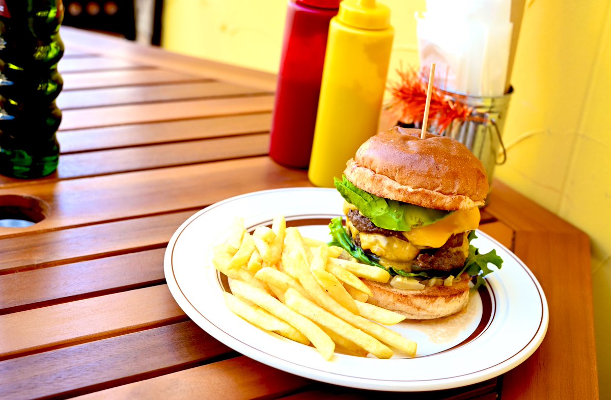 SR500_97's tweet photo. 気になってたJILL’s BURGERさんでランチ休憩☕️
ダブルチーズバーガー+アボガド🍔💯 https://t.co/lj7cWM3YZr